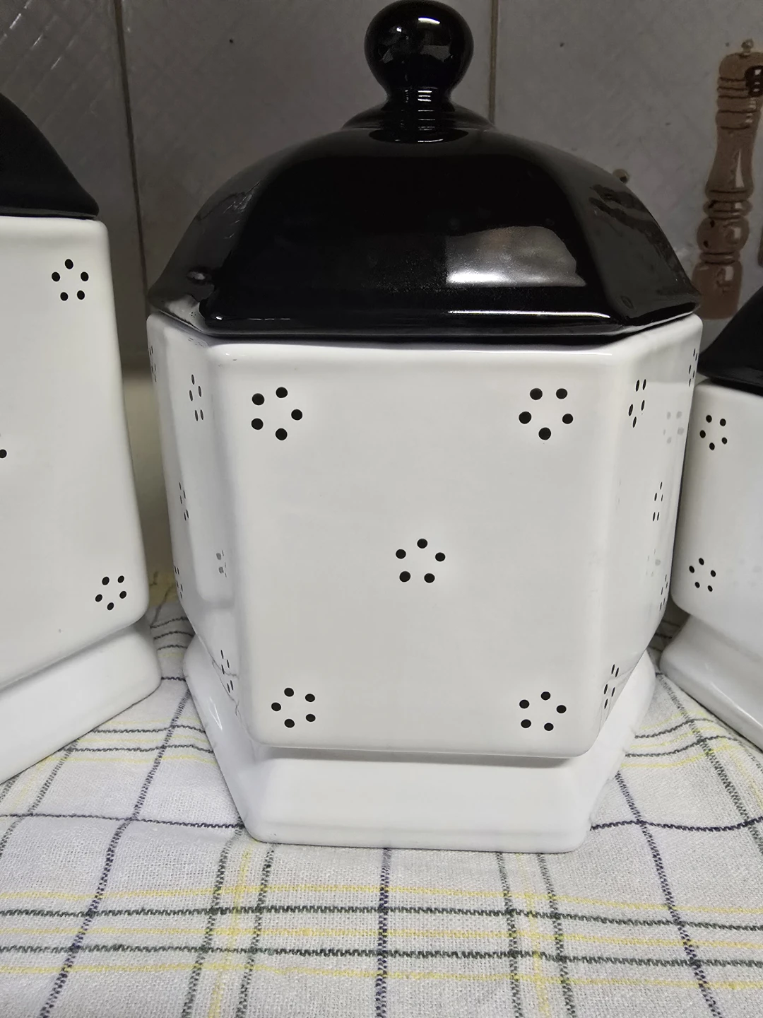 Set of 4 - Ceramic Canisters - photo 2