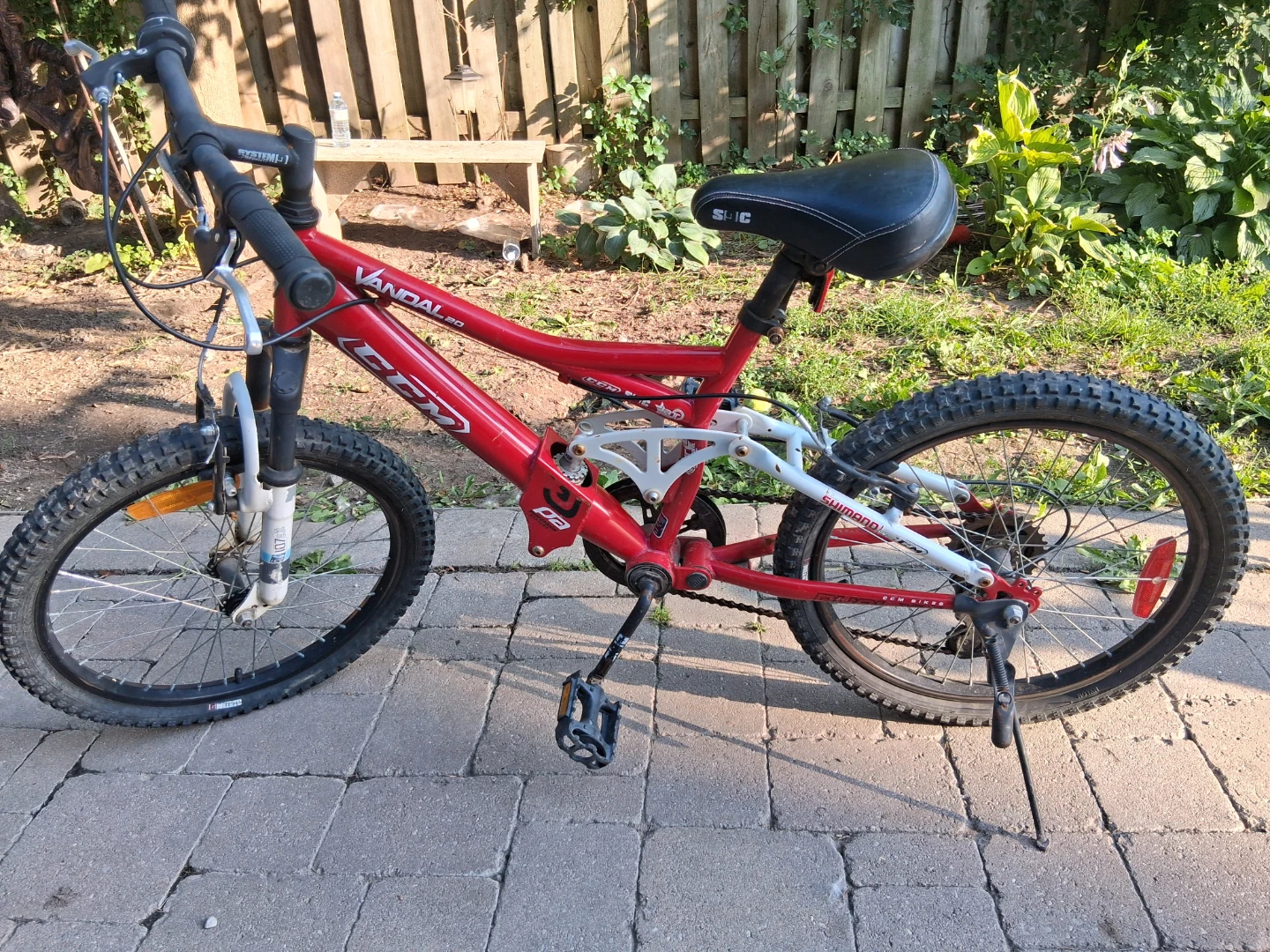 Red GT Vandal 20" Kids Bike