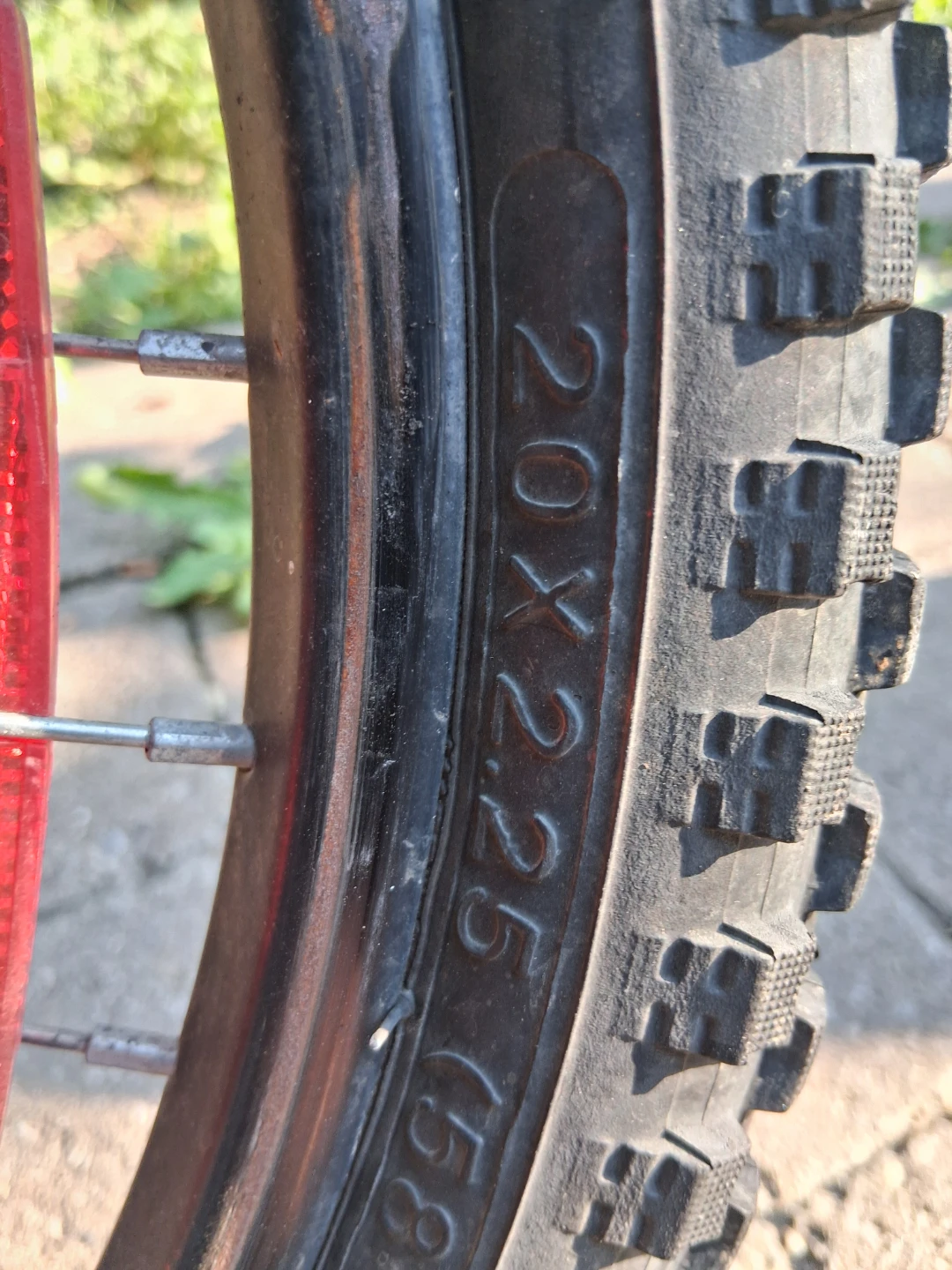Red GT Vandal 20" Kids Bike - photo 2
