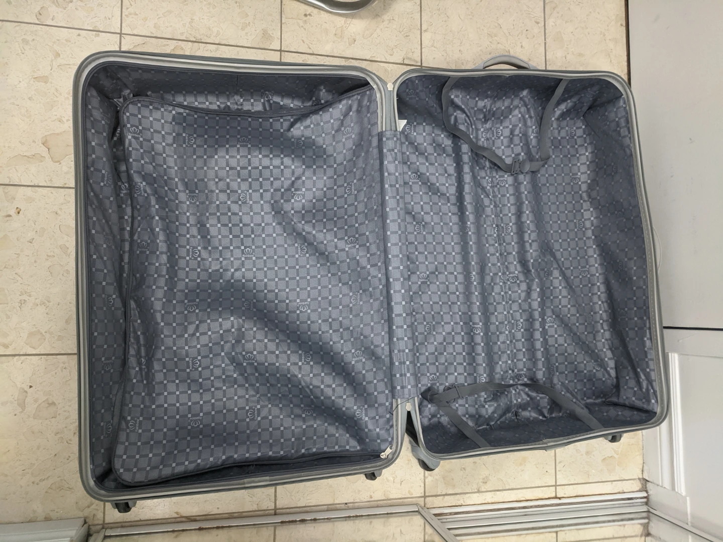 Black Hardside Spinner Suitcase - photo 5