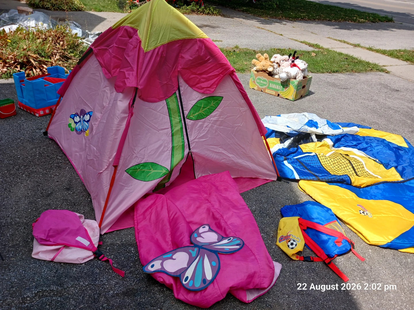2 Kids Play Tent and Accessories