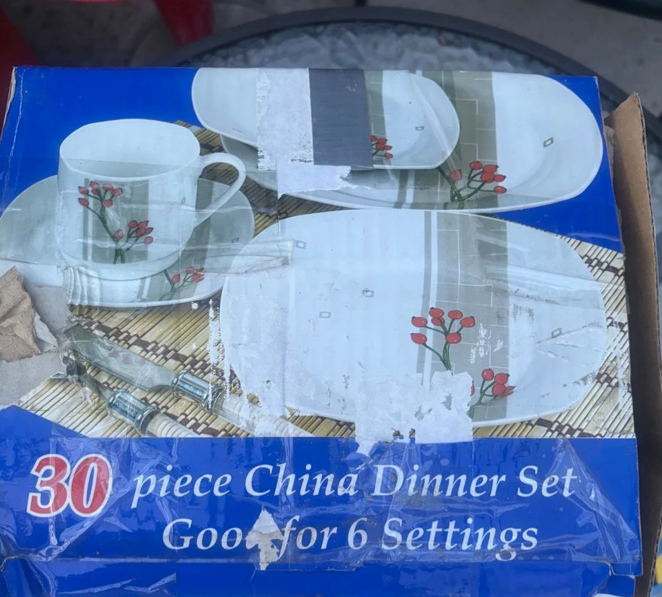 30 Piece China Dinner Set - Good for 6 Settings