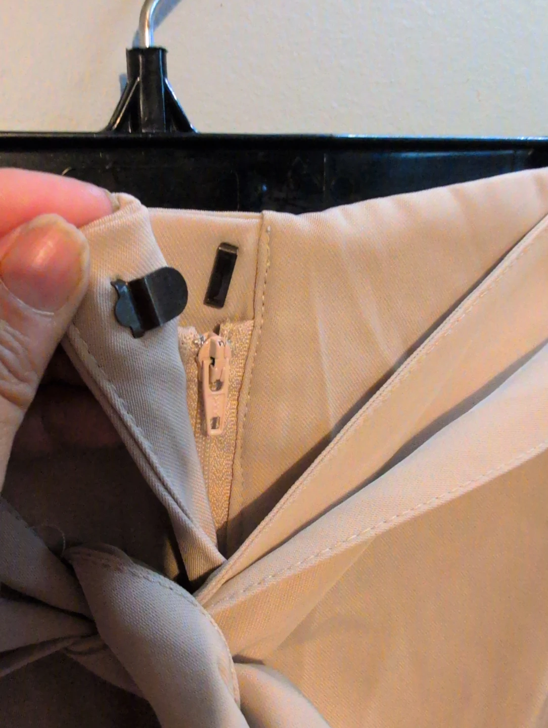 Beige high waisted shorts with tie belt - photo 5