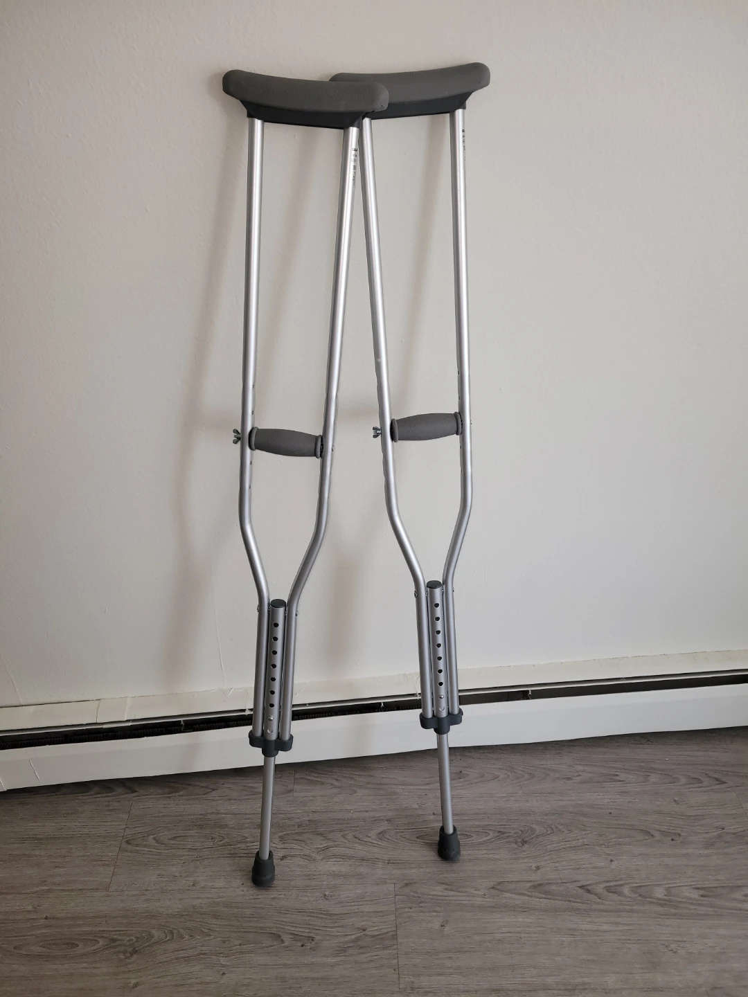 Adjustable Aluminum Crutches