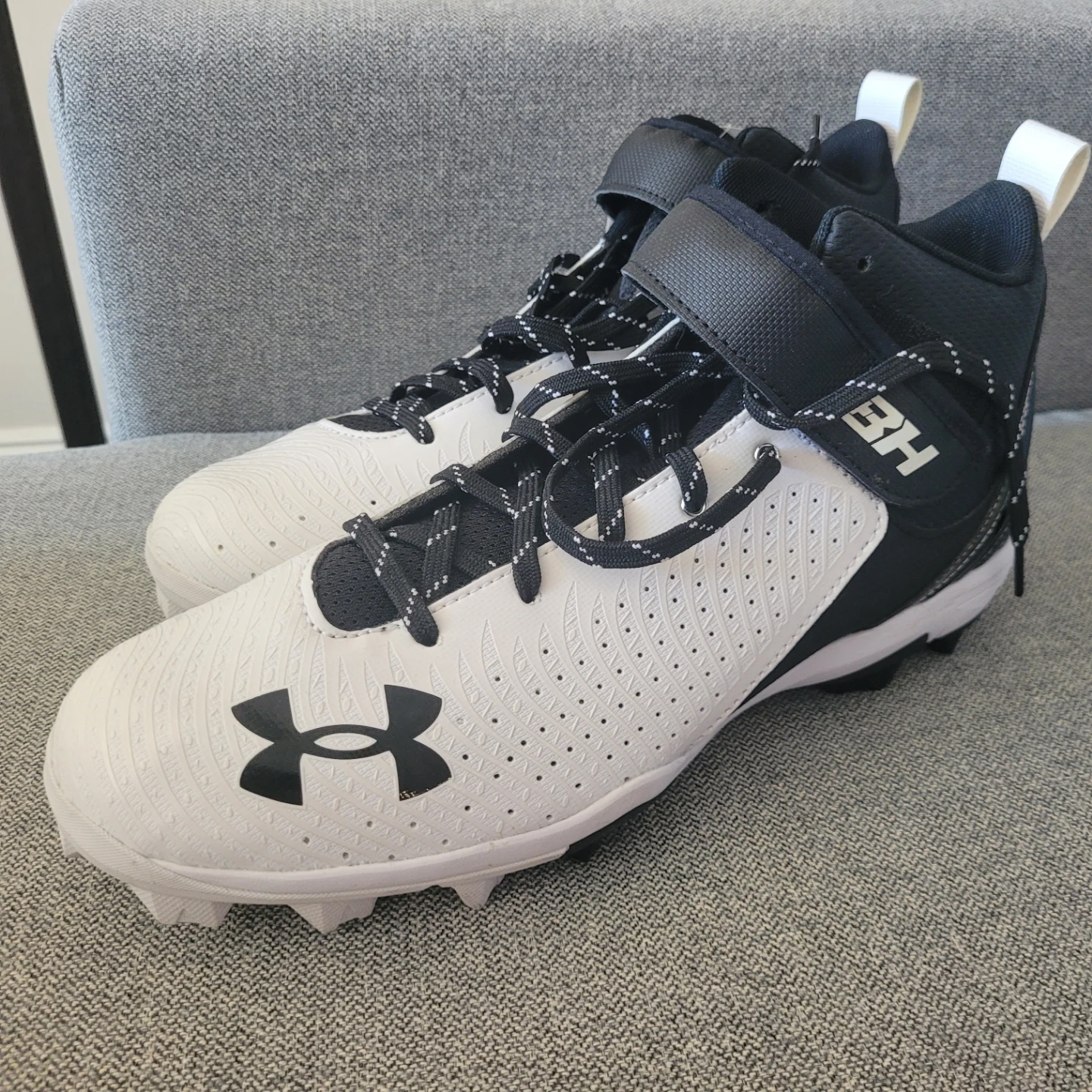 Under Armour White/Black Mid-Top Baseball Cleats - photo 2