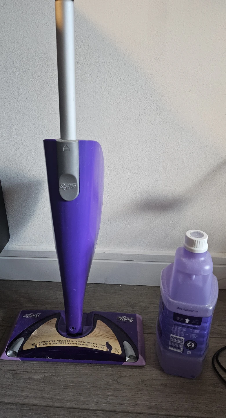 Swiffer  Floor Cleaner Solution & Mop