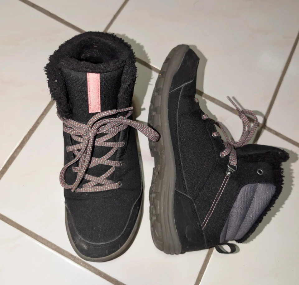 Decathlon's Quechua Women's Black Winter Boots Size 9 - photo 2