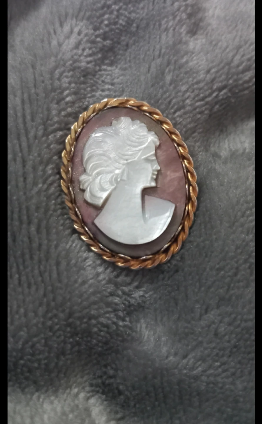 Vintage Cameo Brooch