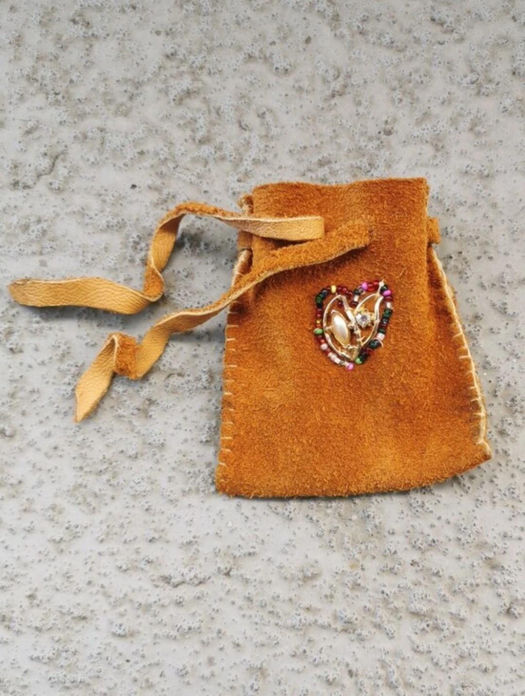 Vintage Handmade Deerskin Leather Indigenous Beaded Bag - photo 2