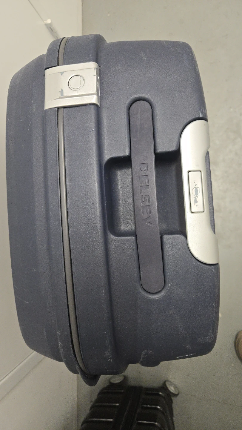Delsey checked luggage - photo 4