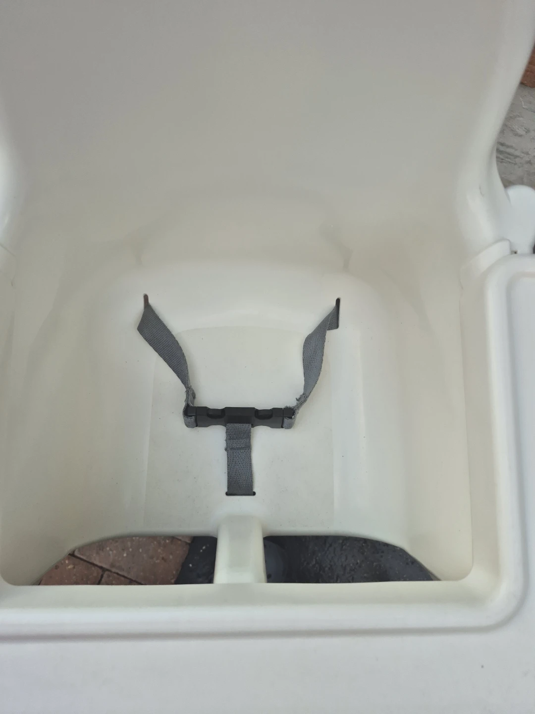 White High Chair with Tray and Harness - photo 2