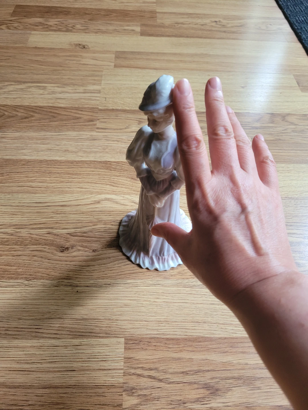 Vintage Ceramic Lady Figurine - photo 3
