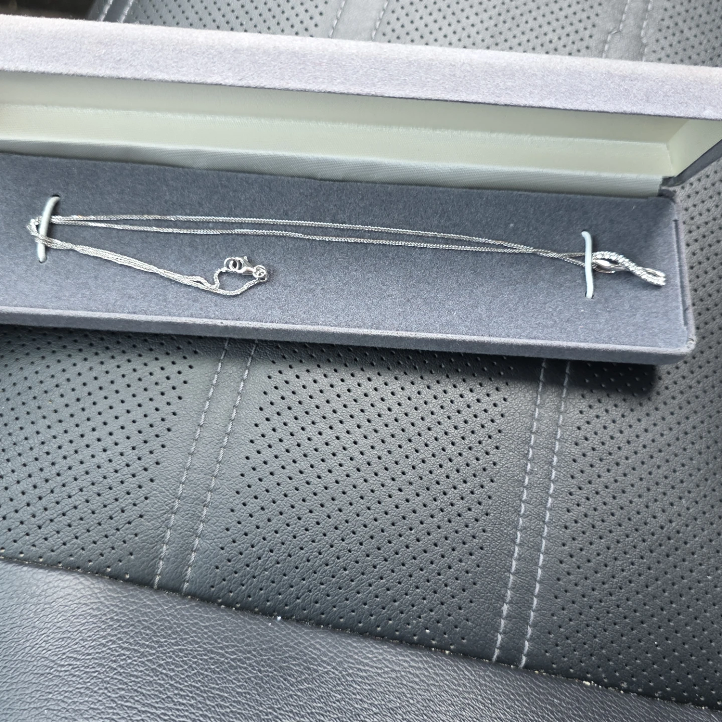 14k White Gold Diamond Infinity Necklace - photo 2
