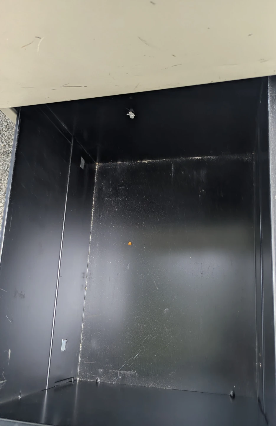 Filing cabinet 25" x 15" x 19" - photo 3
