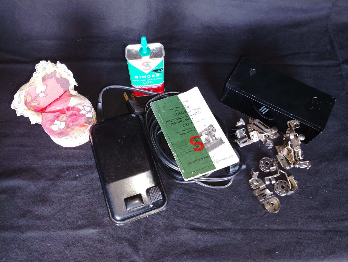 Singer  portable sewing maching - photo 4