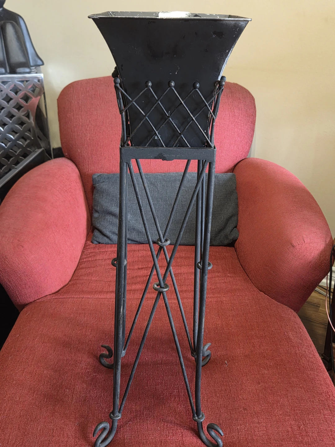 Rare Vintage plant stand and  removable  pla nter