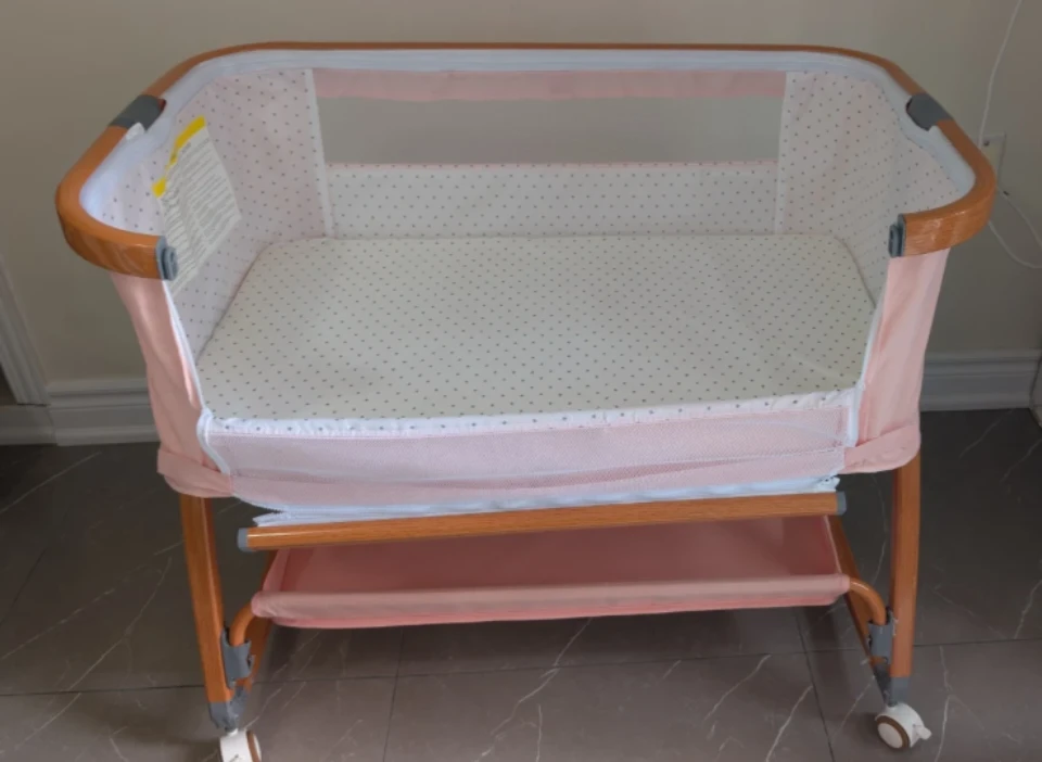 Pink baby bassinet with mosquito net - photo 3