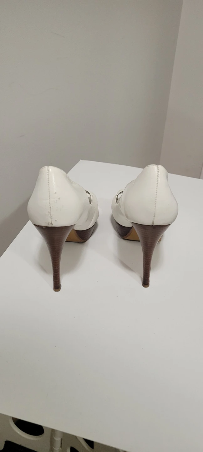White GUESS Peep-Toe Heels Size 6 - photo 4