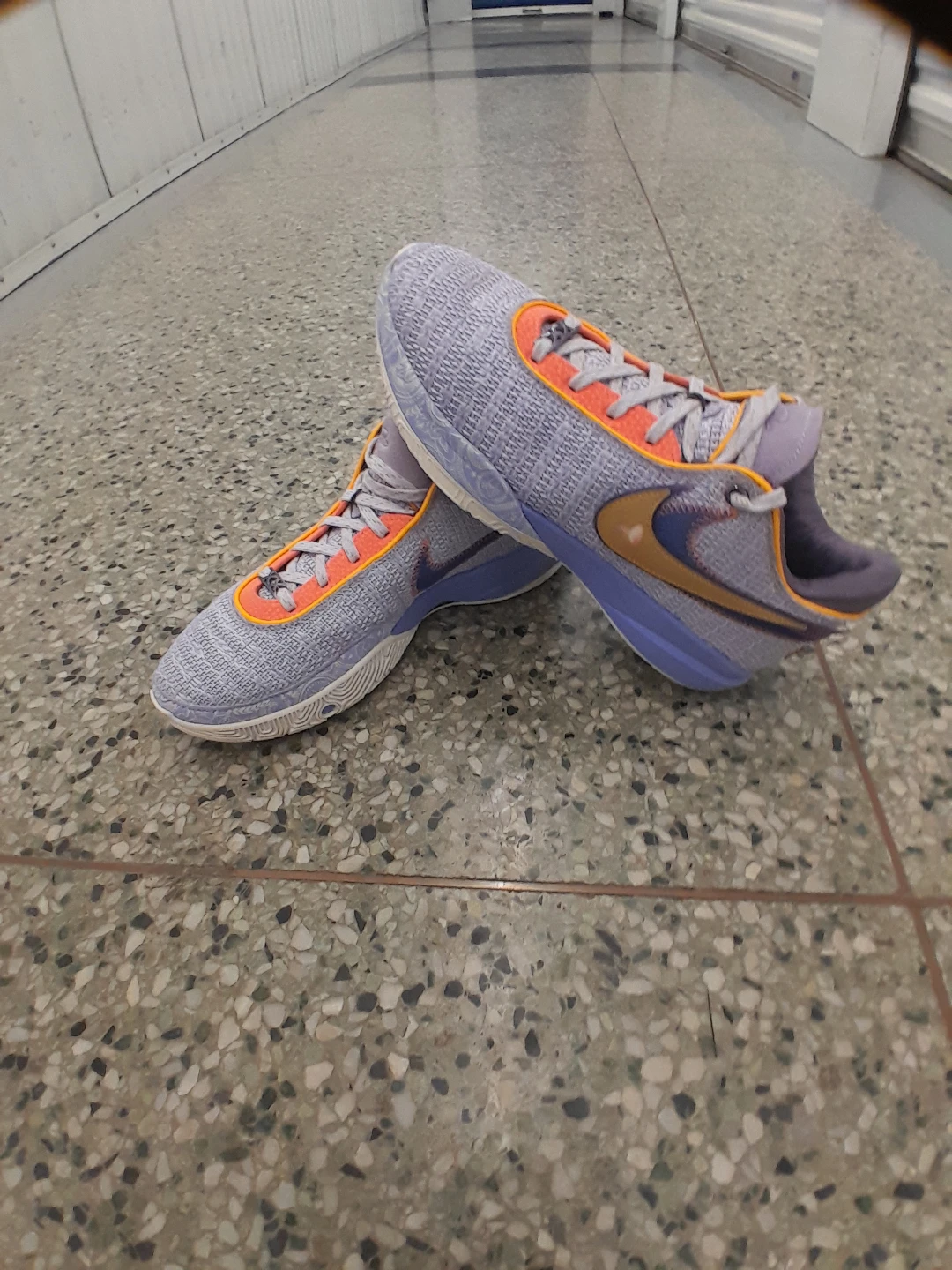 Nike Men's Basketball Shoes Size 10 - photo 4