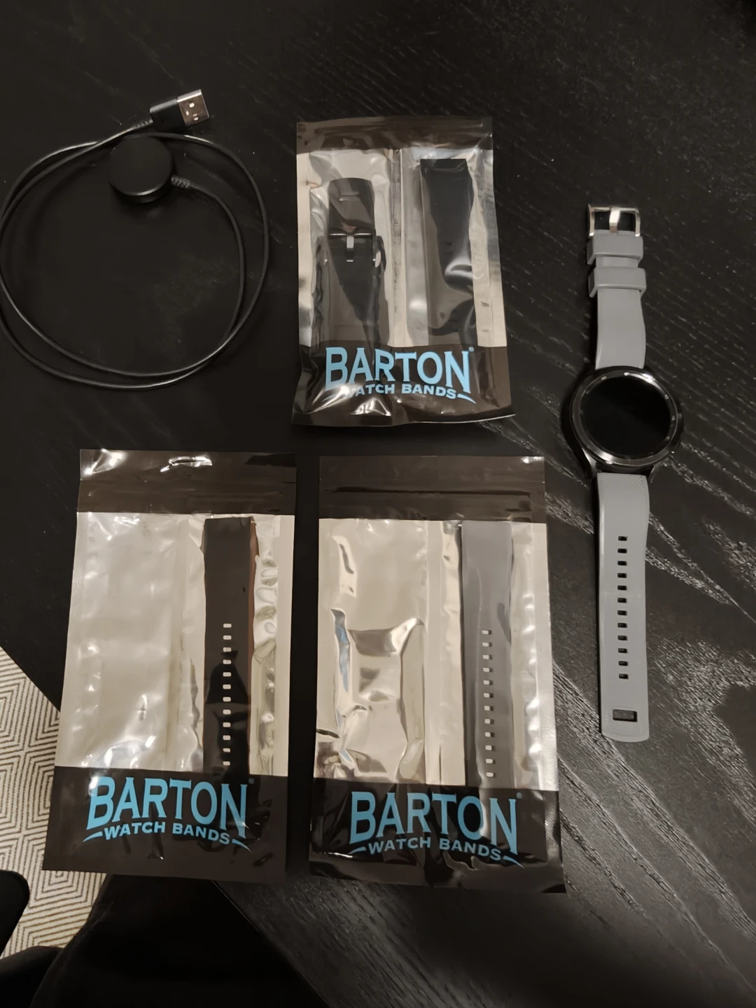 Samsung Galaxy Watch4 Classic, extra watch bands, charger - photo 3