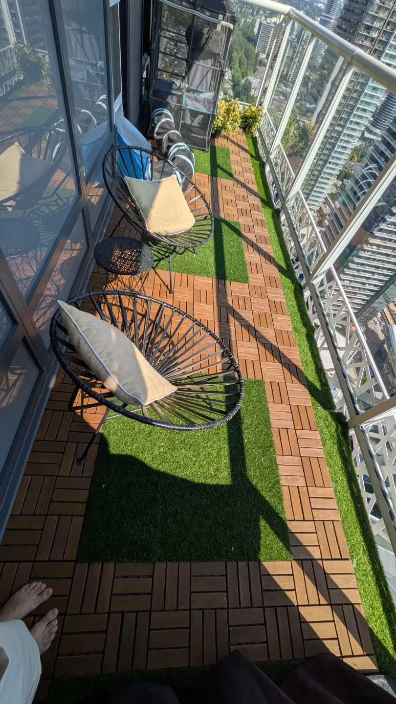 105 Interlocking Deck Tiles – 9.45 m²