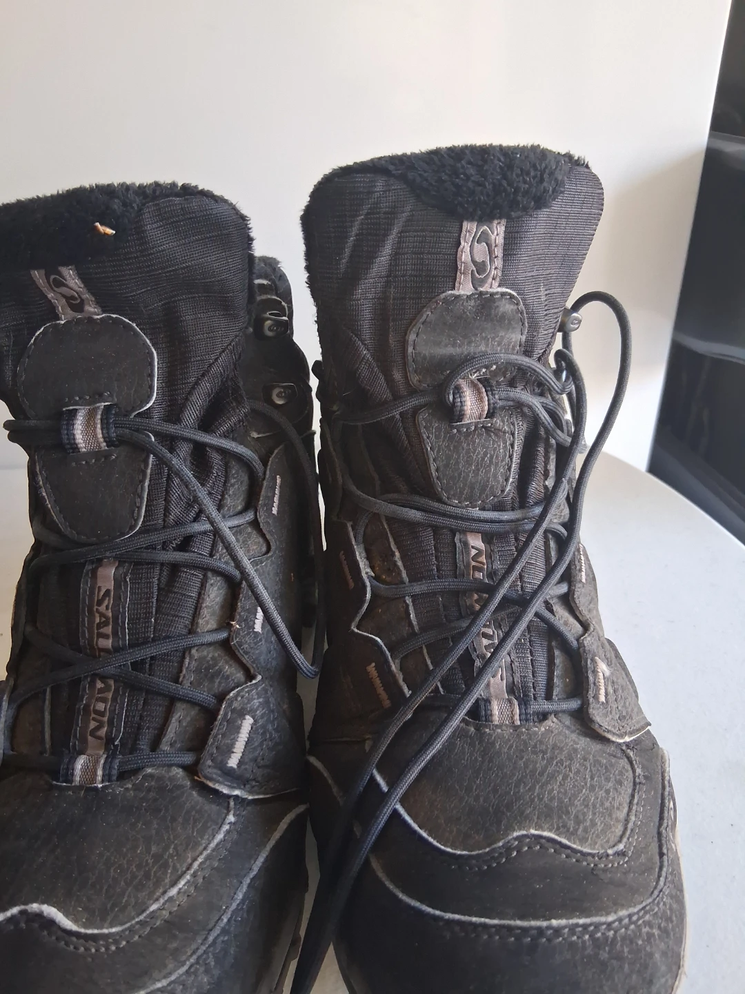Salomon Waterproof Hiking Boots size 9 - photo 2