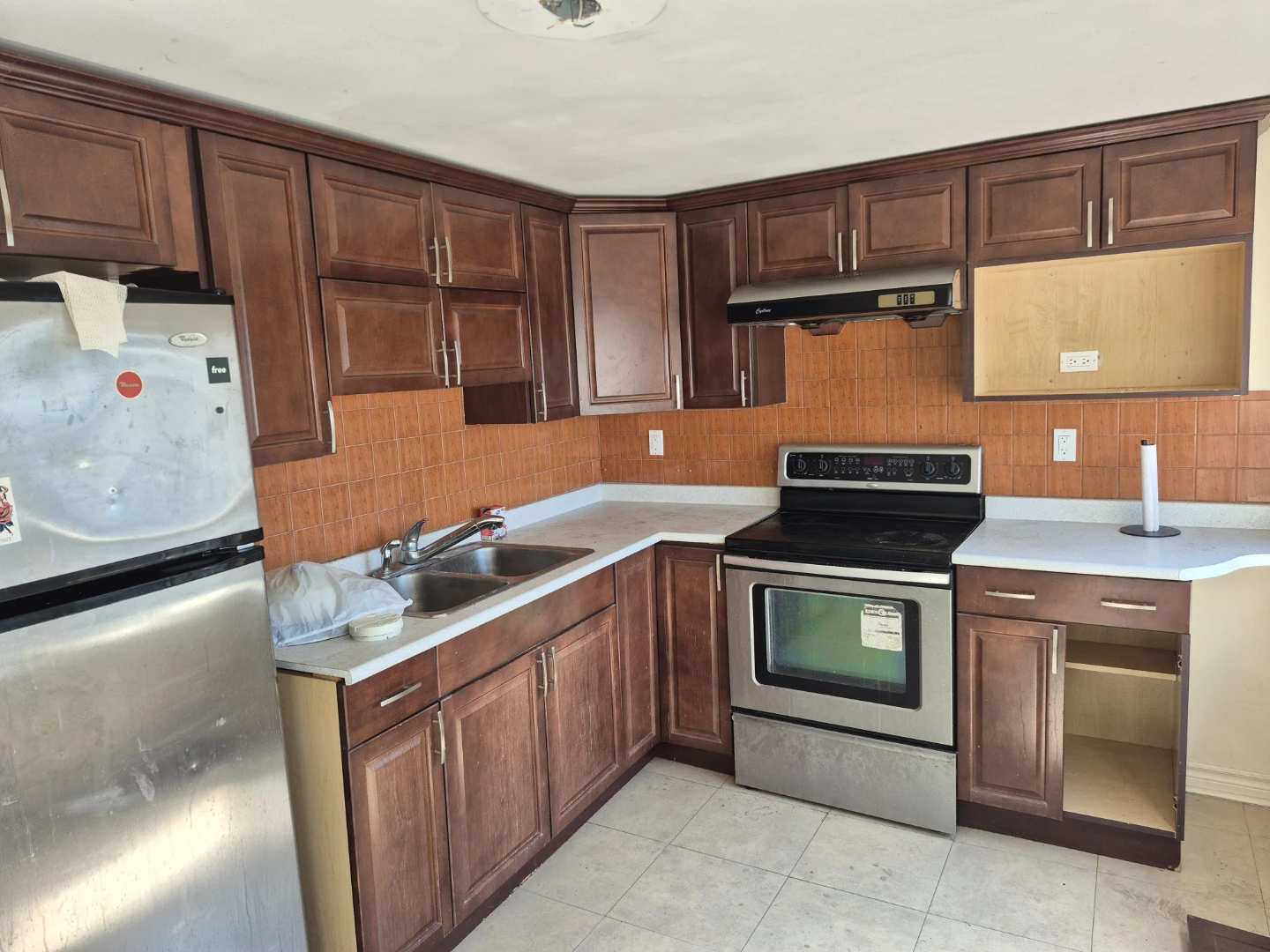 Laminate and cabinet baseboards  for free - photo 2