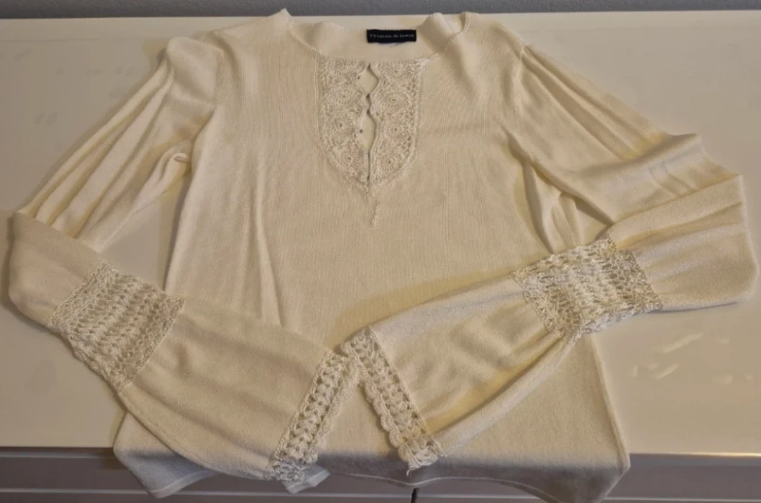 Tristan & Iseult Cream Lace Detail Sweater - photo 2
