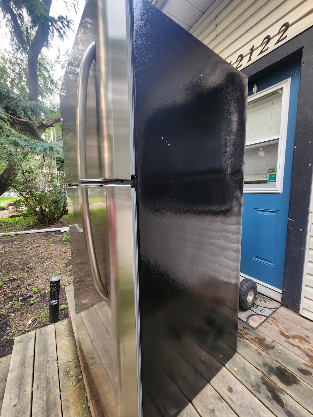 GE Stainless Steel Top Freezer Refrigerator - photo 4