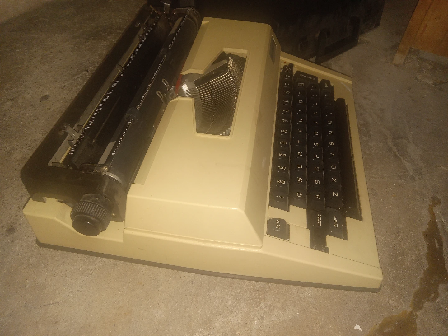 Towa THRIFTY typewriter  with case!!!! - photo 4