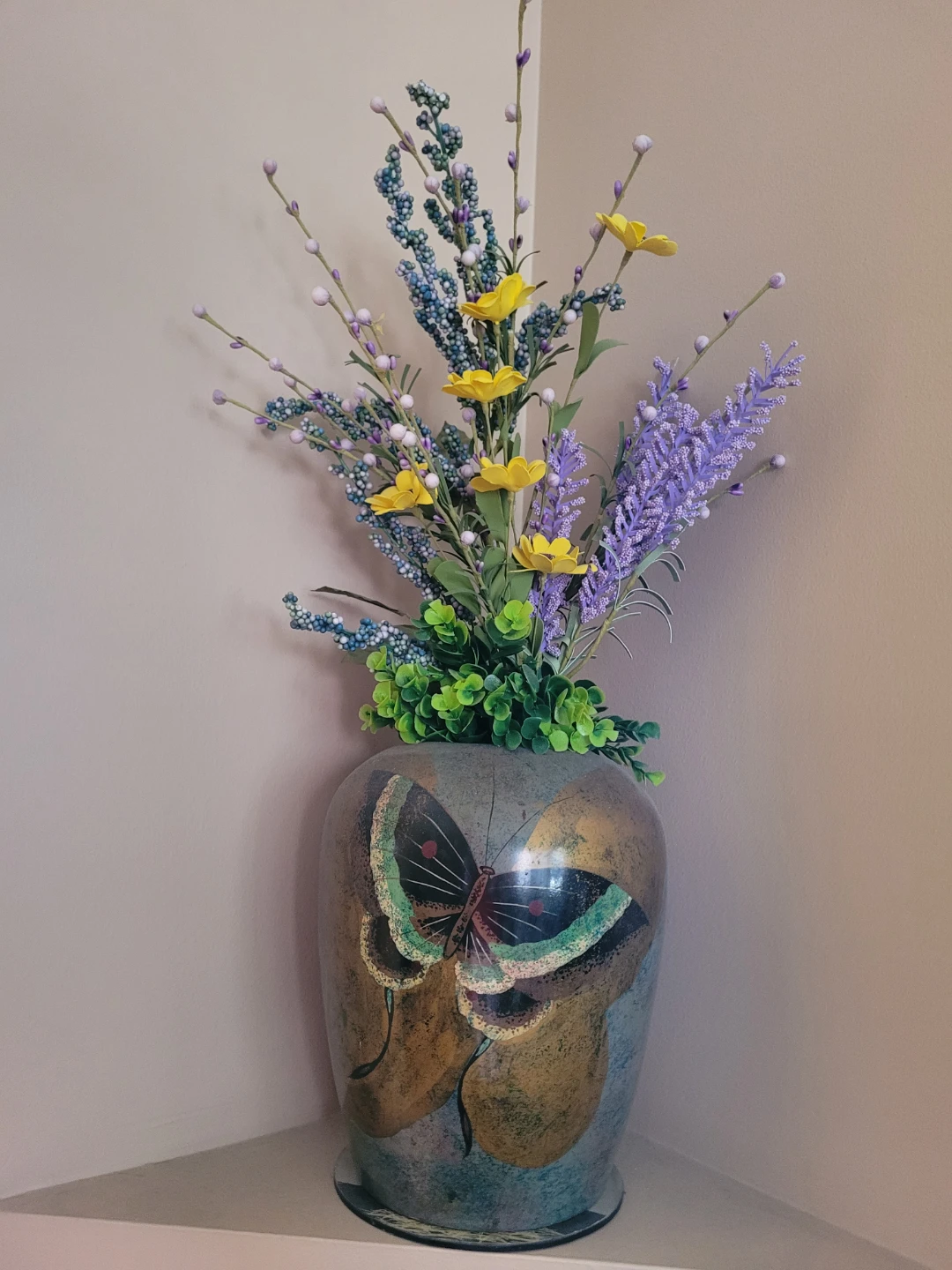 Medium size vase with flowers