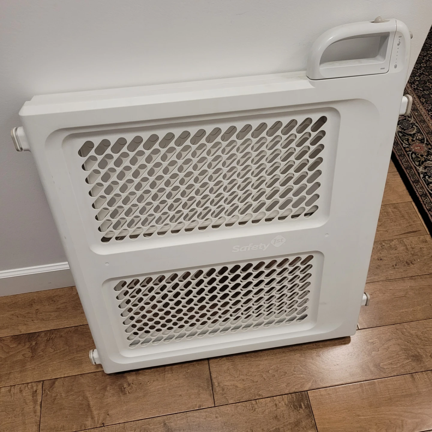 Safety 1st White Baby Gate