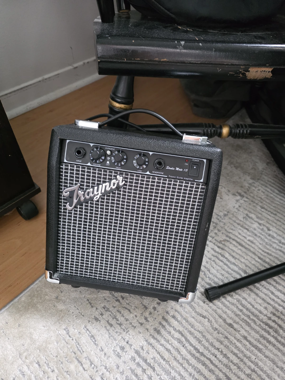 Beautiful electric guitar and amp - photo 2