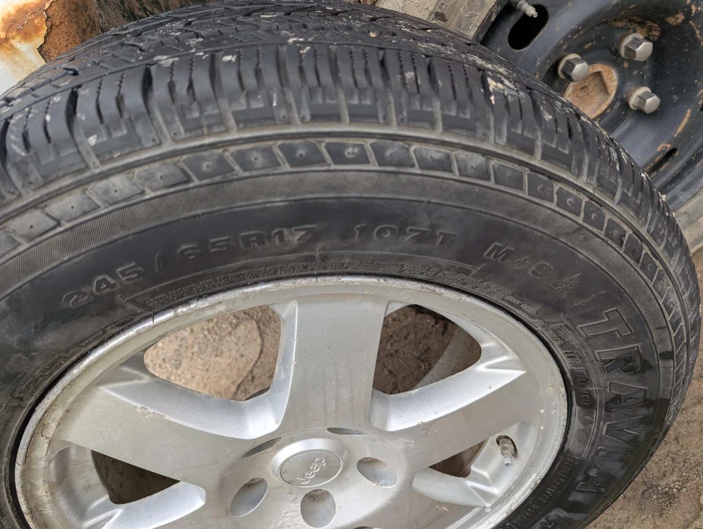1 only Jeep tire and rim - photo 4