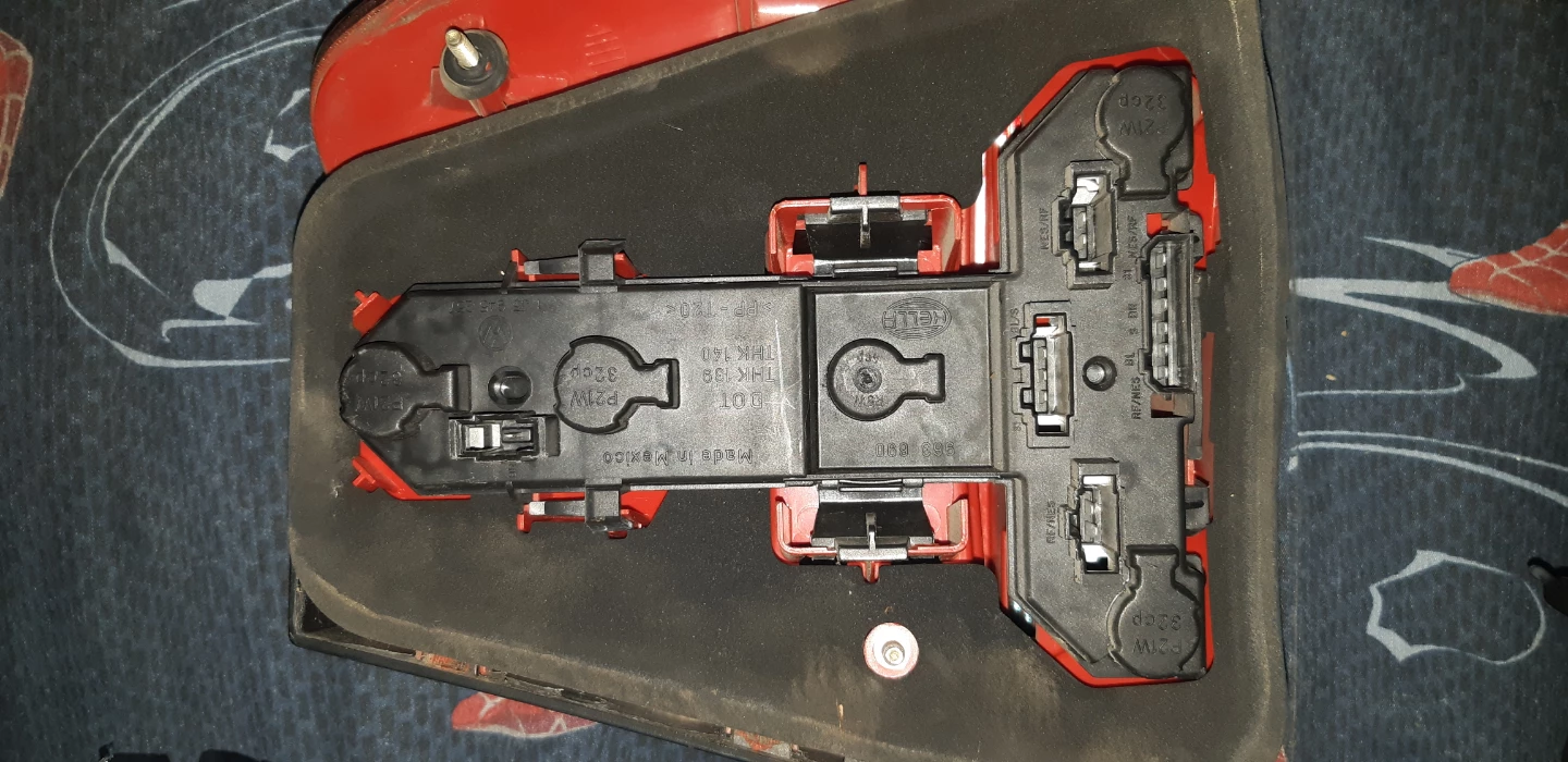 Hella Taillight Assembly for 1999-2005 VW Jetta (MK4) - photo 5