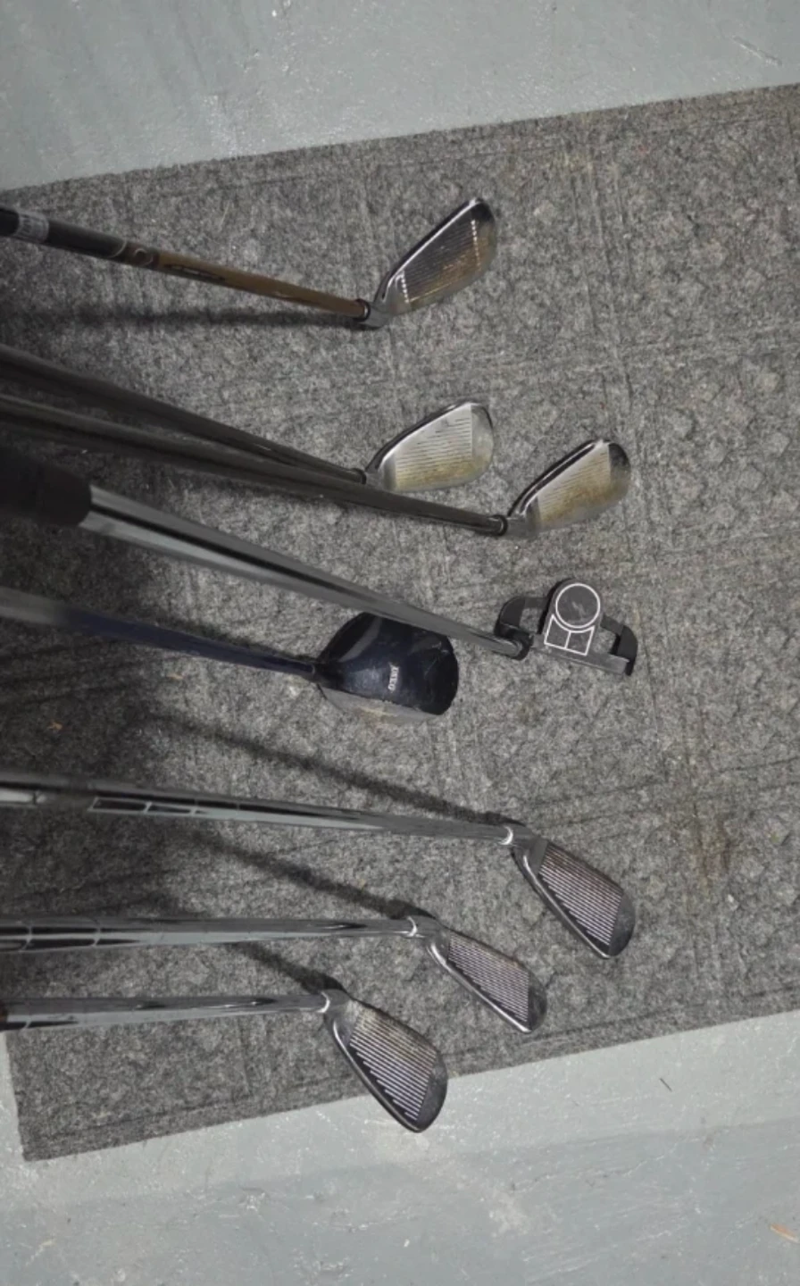 Black and Grey Golf Bag (youth size) with clubs - photo 3