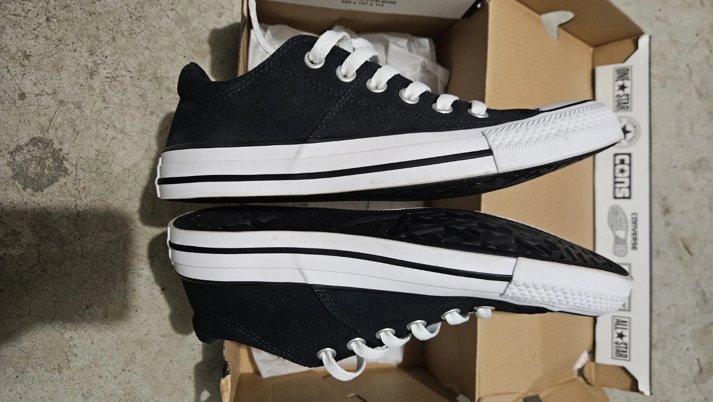 Women's 7.5 Converse Chuck Taylor All Star Madison OX