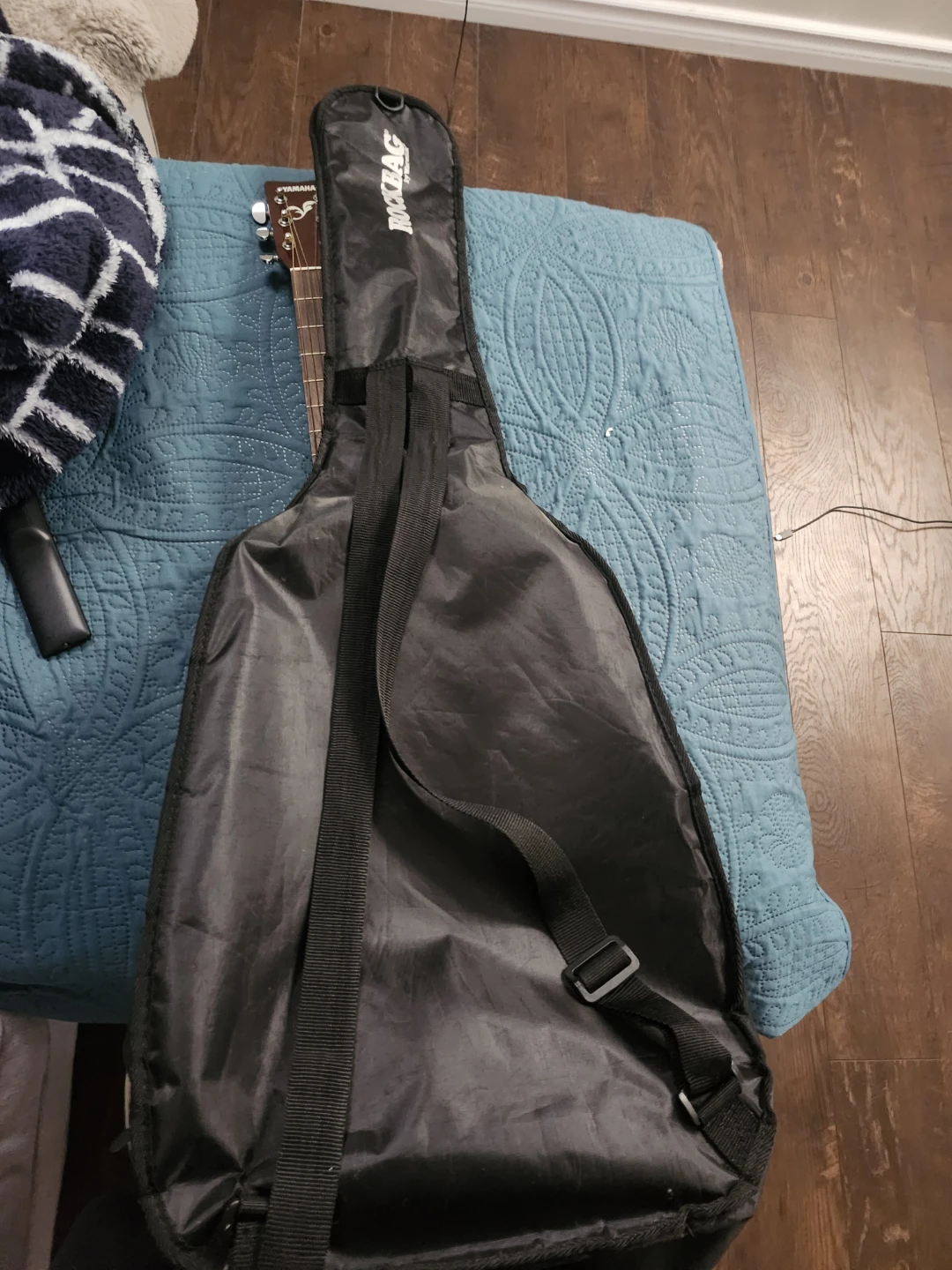 Yamaha Acoustic Guitar with Gig Bag - photo 2