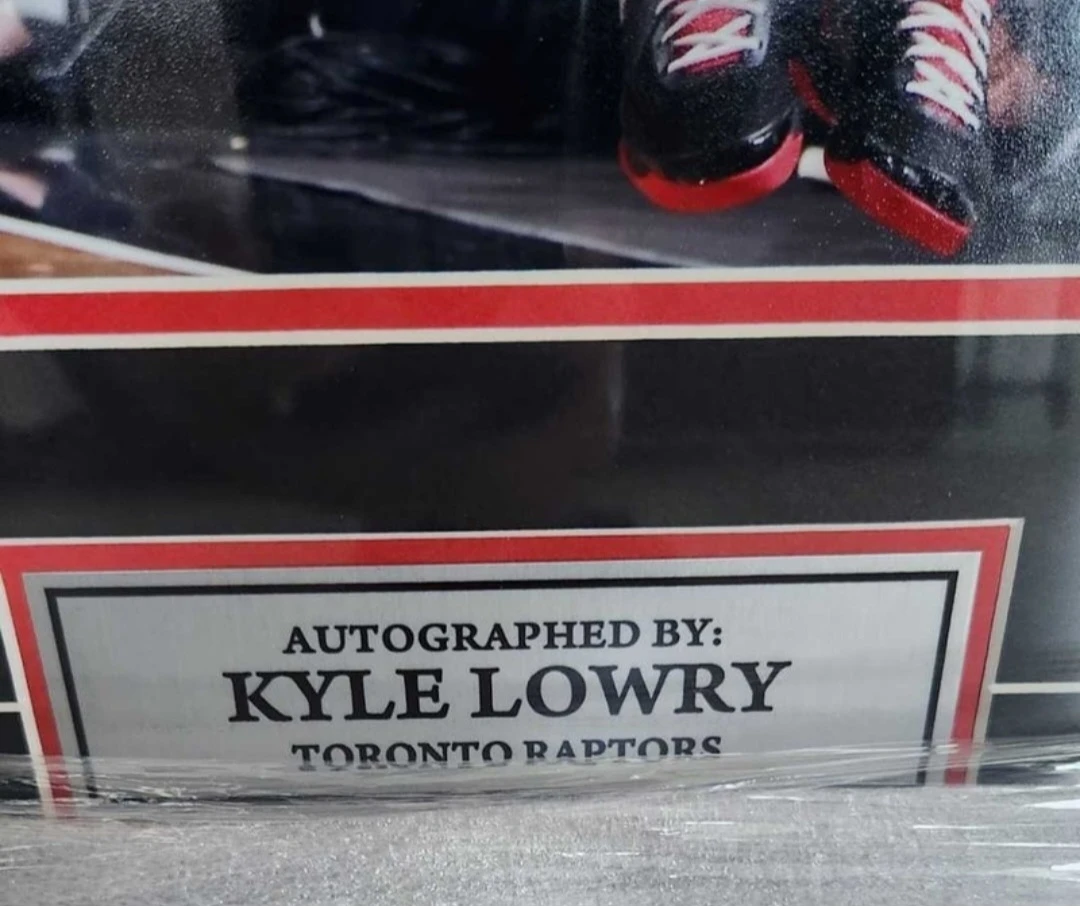 Raptors☆ Kyle Lowry Signed Photography 20"x26" - photo 3