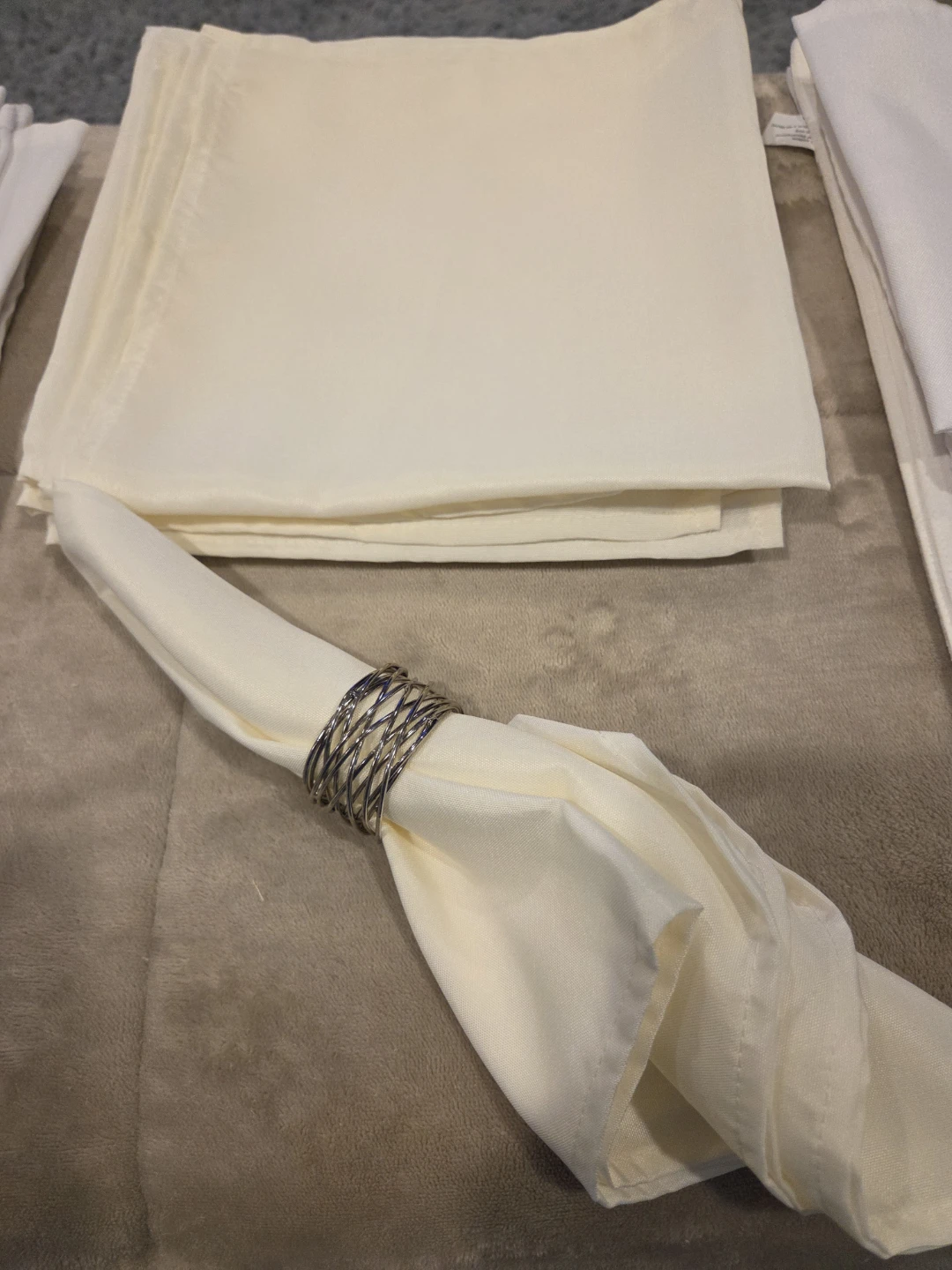 Cream Cloth Napkins with Napkin Rings - Set of 6