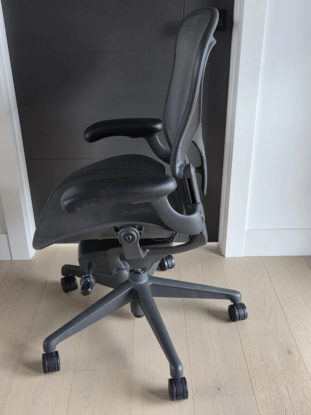 Herman Miller Aeron Remastered Ergonomic Office Chair - photo 2