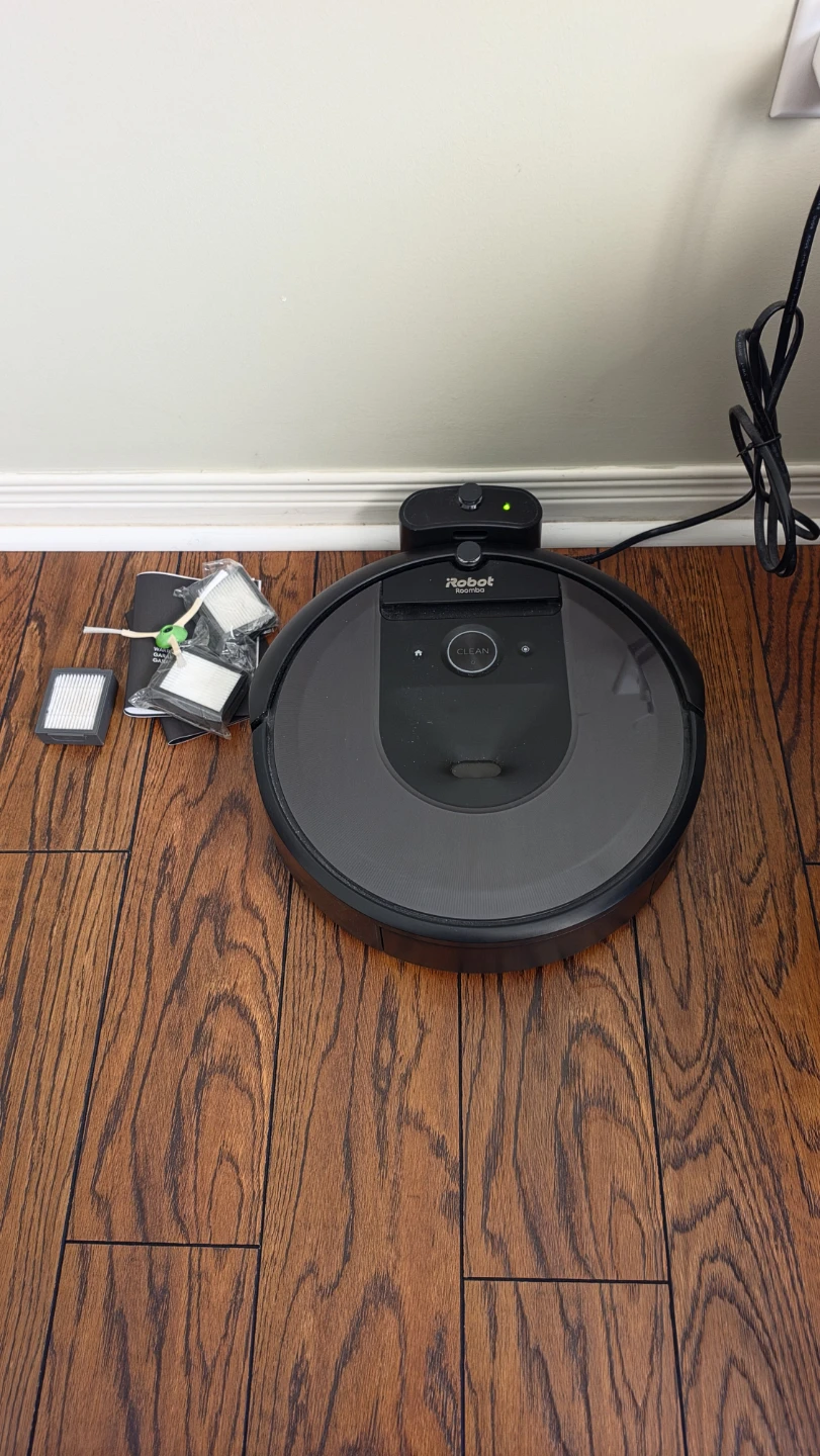 iRobot Roomba i7 -Robot vacuum