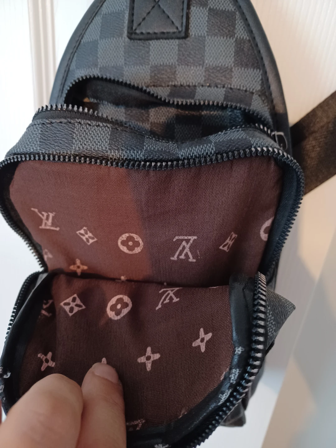 L V Damier Graphite Sling Bag - photo 3