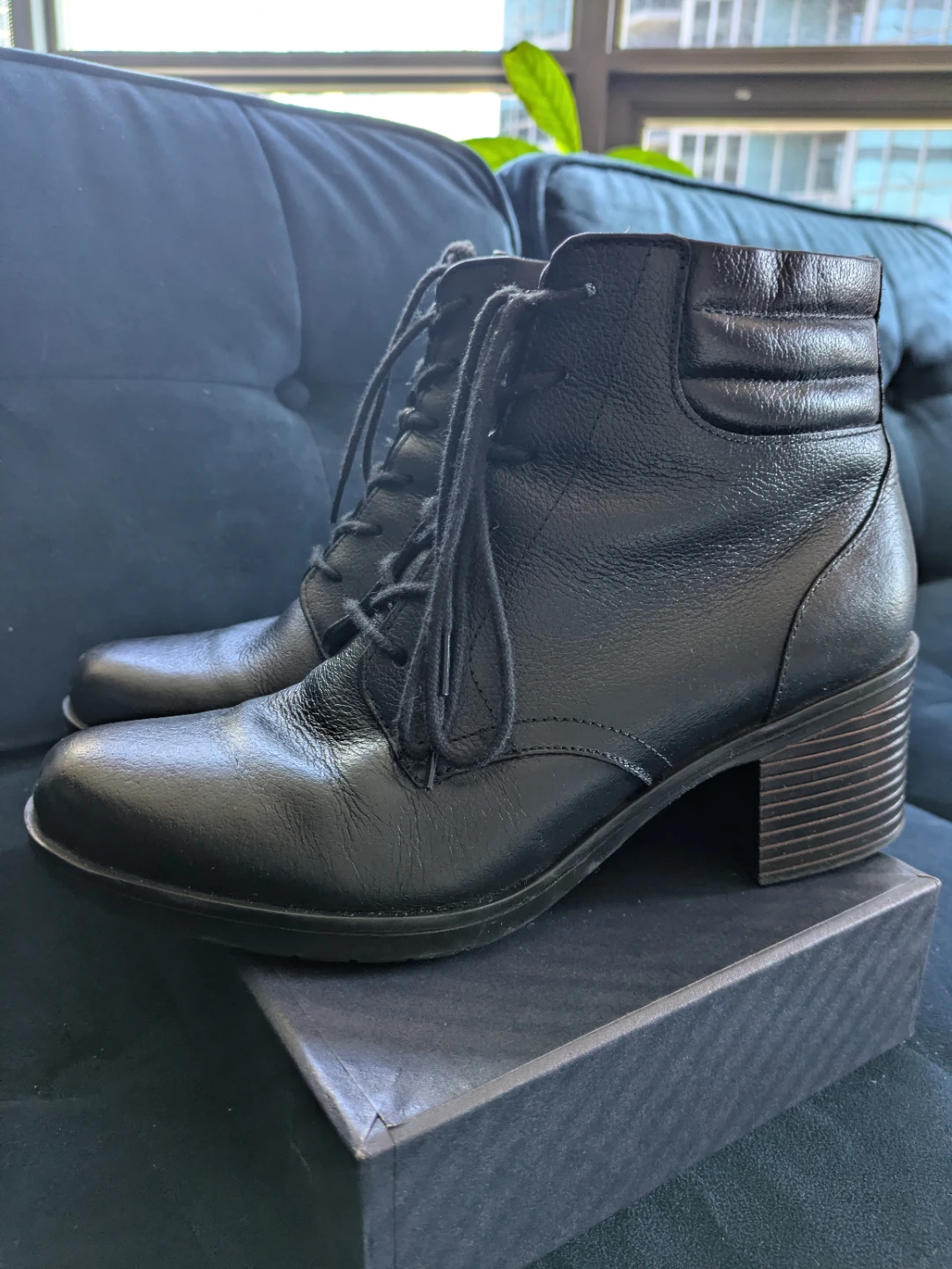 Clarks Hollis Jasmine Black Leather Lace-Up Ankle Boots 8.5