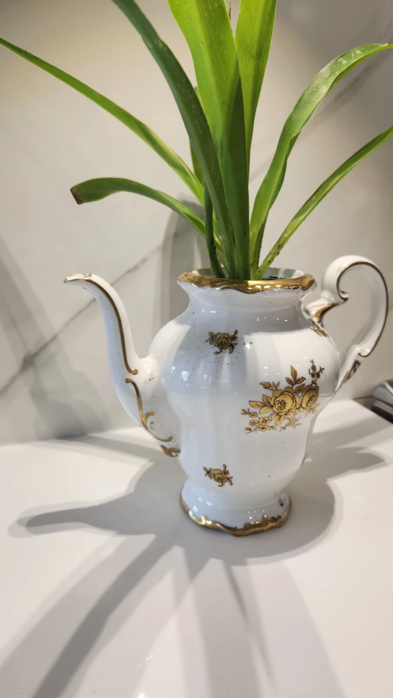 Victorian charm teapot planter with plant - photo 2