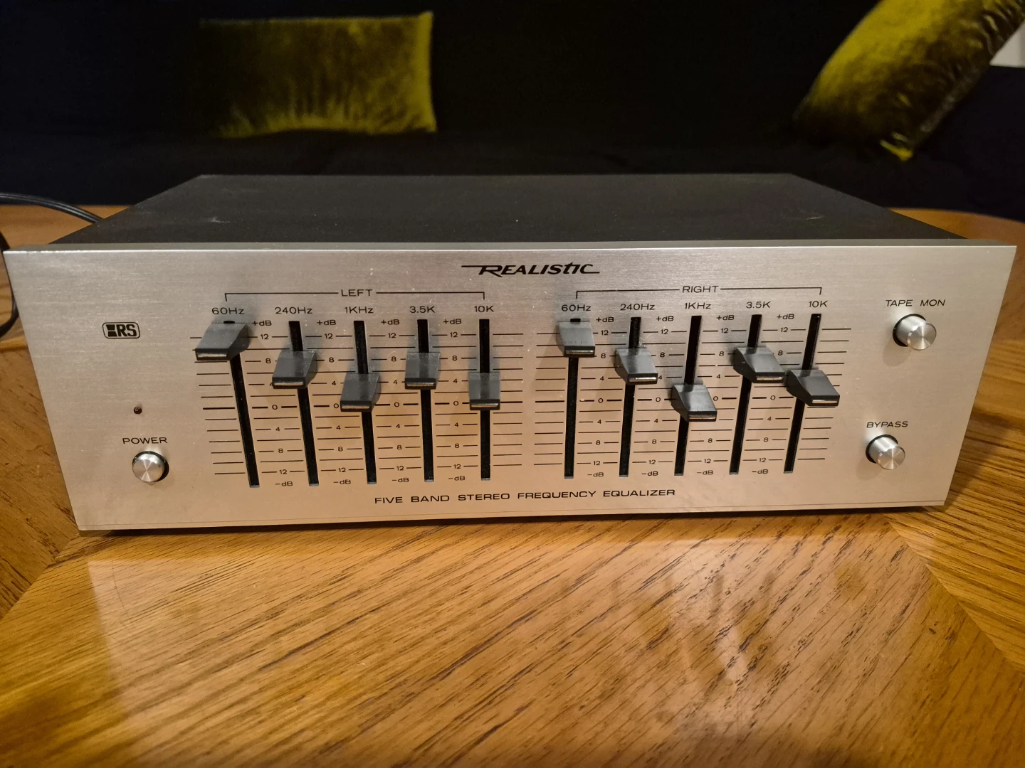 Realistic Five Band Stereo Frequency Equalizer