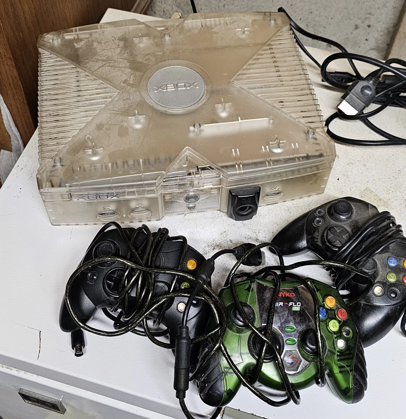 Xbox original crystal, 3 controllers and 4 games