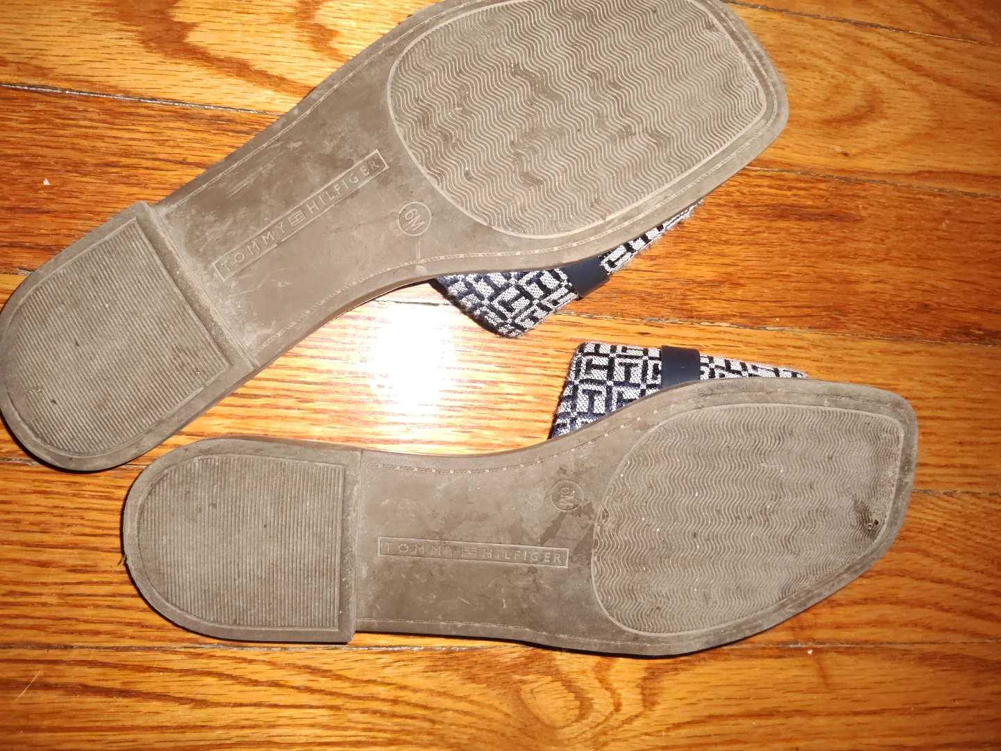 Tommy Hilfiger Slide Sandals Size 6 - photo 2