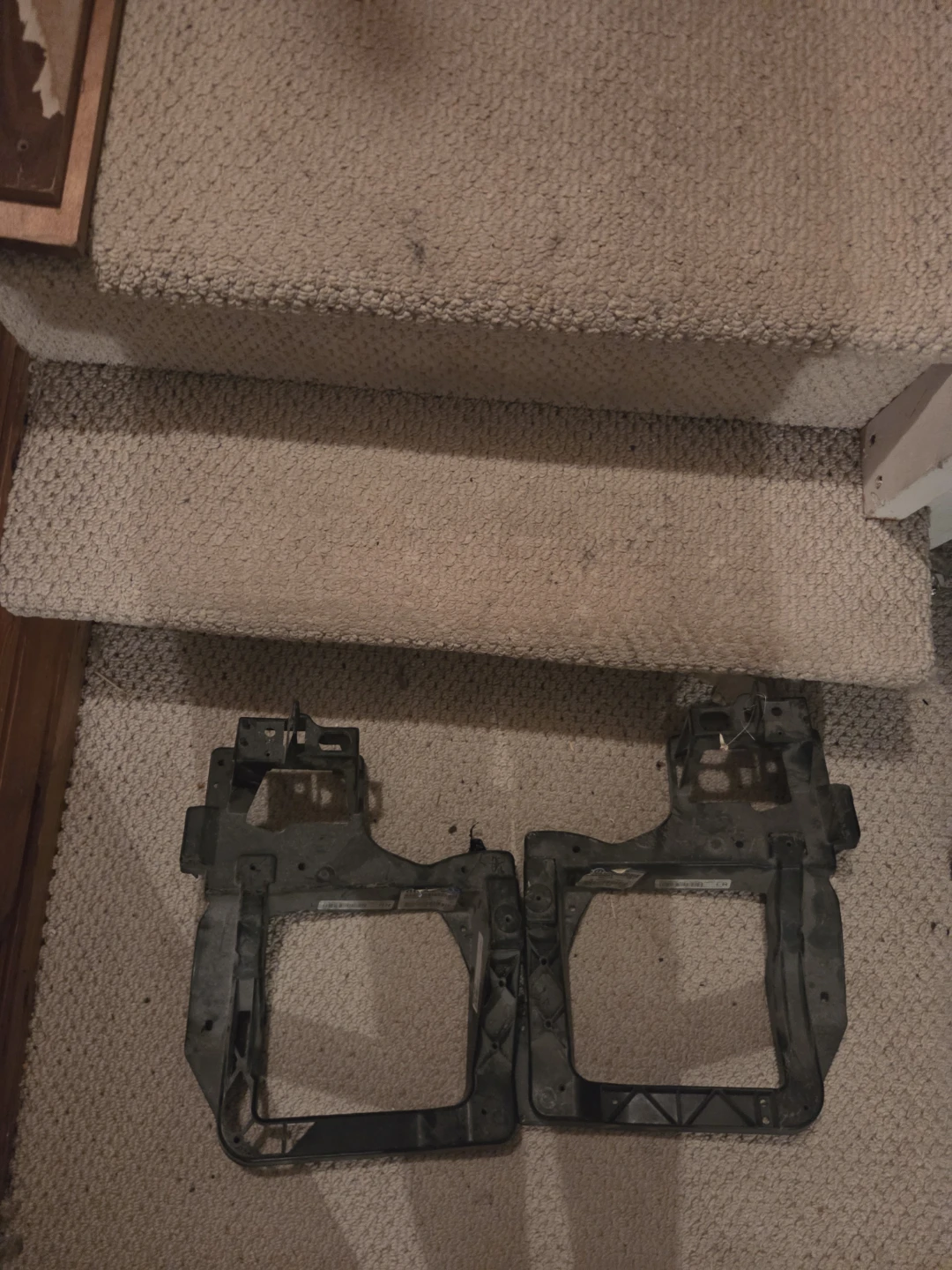 2014-2018 Jeep cherokee RH and LH OEM headlight brackets