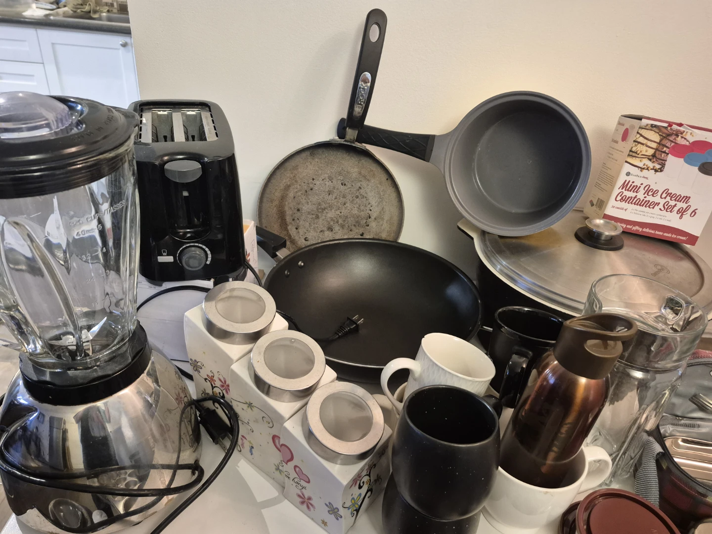 Assorted Kitchenware and Small Appliance Set - photo 4